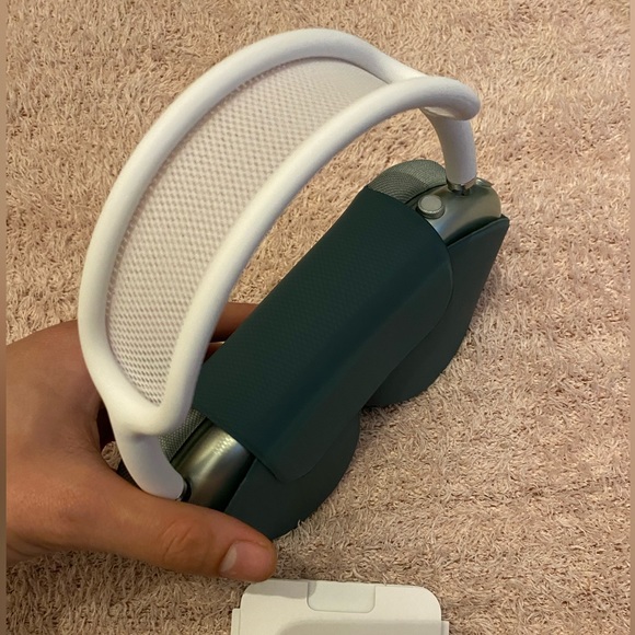 Apple green headpiece with charging case main image 4
